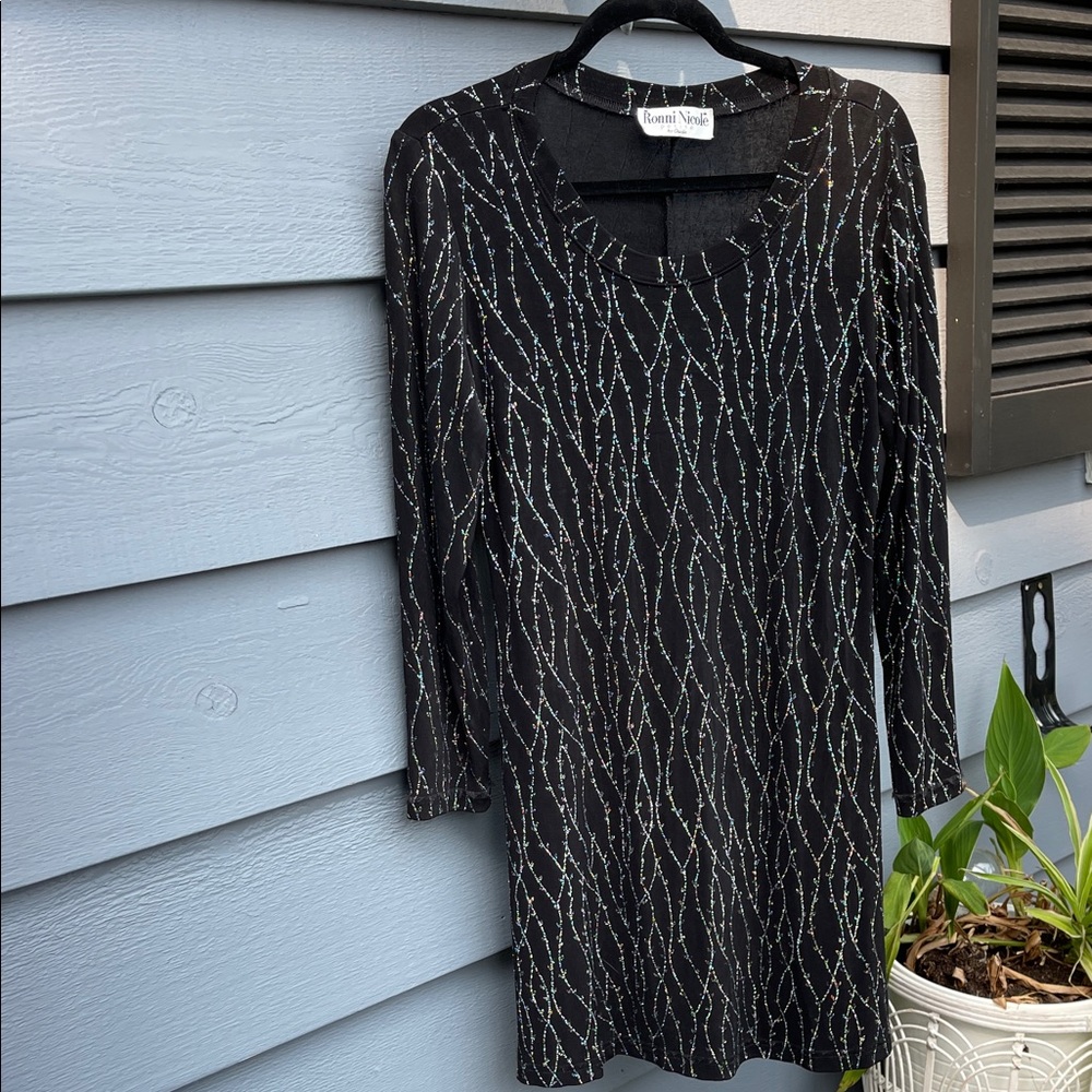 Vintage Elegant Black and Silver Dress
Size small / medium ( guess )